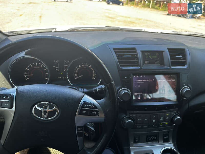 Позашляховик / Кросовер Toyota Highlander 2011 в Полтаві