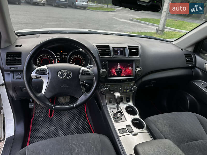 Позашляховик / Кросовер Toyota Highlander 2011 в Полтаві