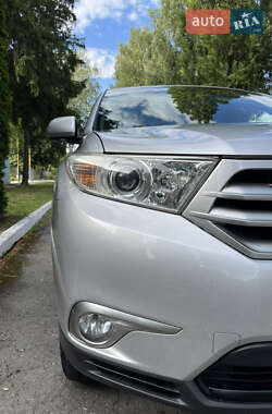 Внедорожник / Кроссовер Toyota Highlander 2013 в 