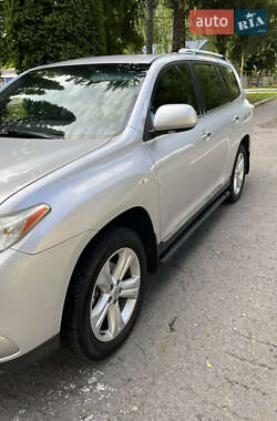 Внедорожник / Кроссовер Toyota Highlander 2013 в 