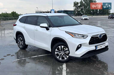 Позашляховик / Кросовер Toyota Highlander 2023 в 