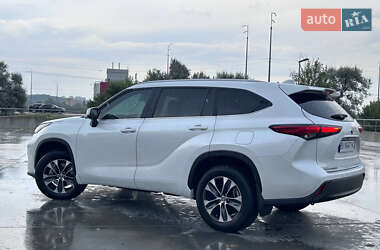Позашляховик / Кросовер Toyota Highlander 2023 в 