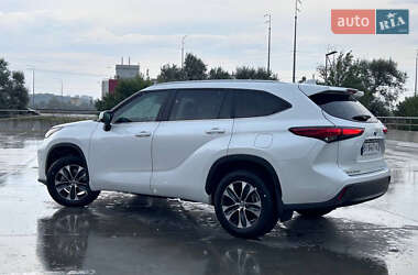 Позашляховик / Кросовер Toyota Highlander 2023 в 