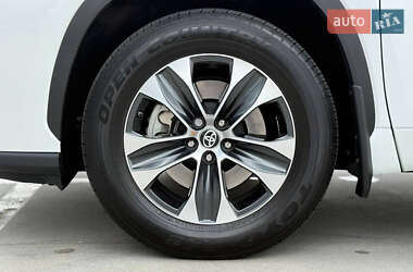 Позашляховик / Кросовер Toyota Highlander 2023 в 