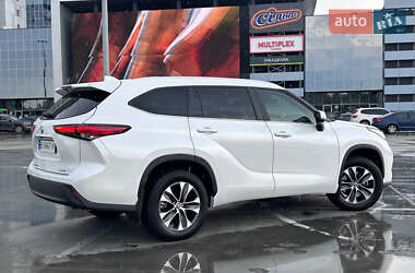 Позашляховик / Кросовер Toyota Highlander 2023 в 