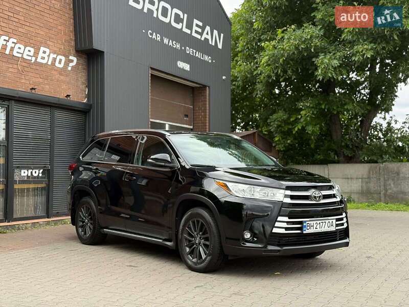 Внедорожник / Кроссовер Toyota Highlander 2018 в Бершади