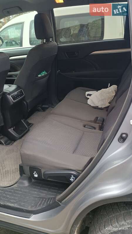 Позашляховик / Кросовер Toyota Highlander 2016 в Звягелі
