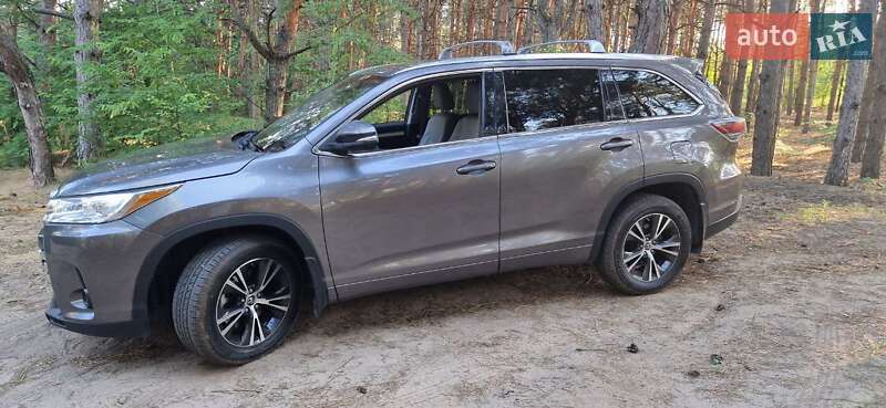 Внедорожник / Кроссовер Toyota Highlander 2016 в Броварах