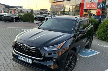 Внедорожник / Кроссовер Toyota Highlander 2022 в Хмельницком