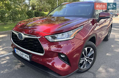 Внедорожник / Кроссовер Toyota Highlander 2022 в 
