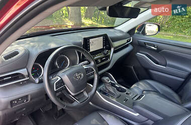 Внедорожник / Кроссовер Toyota Highlander 2022 в 
