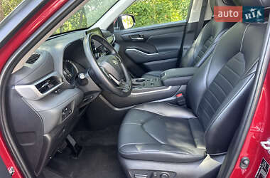 Внедорожник / Кроссовер Toyota Highlander 2022 в 