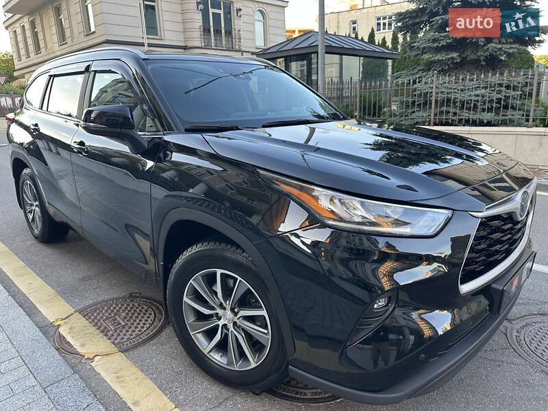 Внедорожник / Кроссовер Toyota Highlander 2022 в Киеве