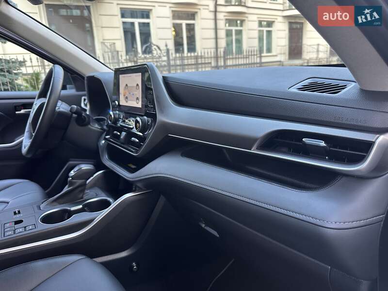 Внедорожник / Кроссовер Toyota Highlander 2022 в Киеве