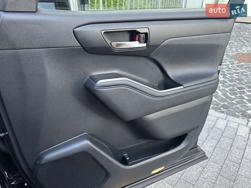 Внедорожник / Кроссовер Toyota Highlander 2022 в Киеве