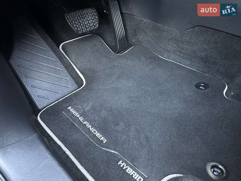 Внедорожник / Кроссовер Toyota Highlander 2022 в Киеве