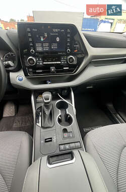 Внедорожник / Кроссовер Toyota Highlander 2020 в 