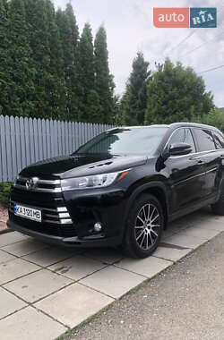 Внедорожник / Кроссовер Toyota Highlander 2019 в Киеве