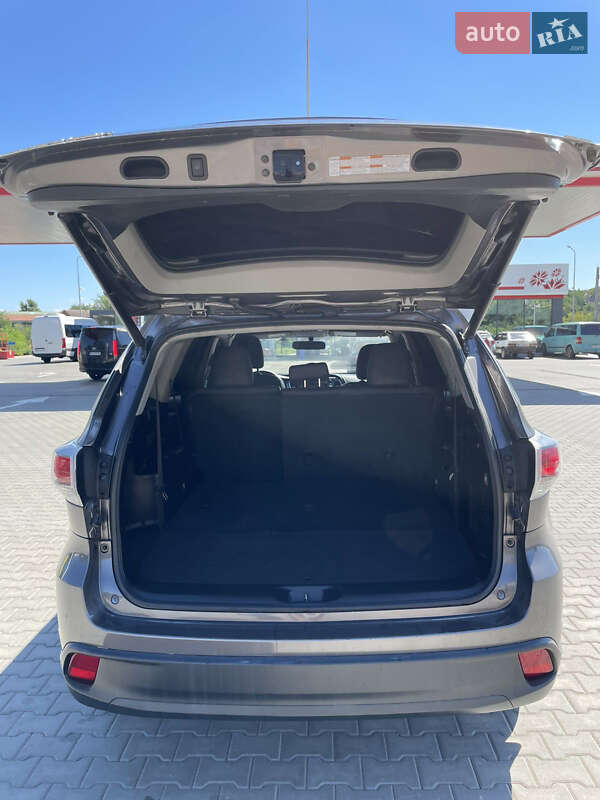 Внедорожник / Кроссовер Toyota Highlander 2015 в Кривом Роге фото 13 Внедорожник / Кроссовер Toyota Highlander 2015 в Кривом Роге