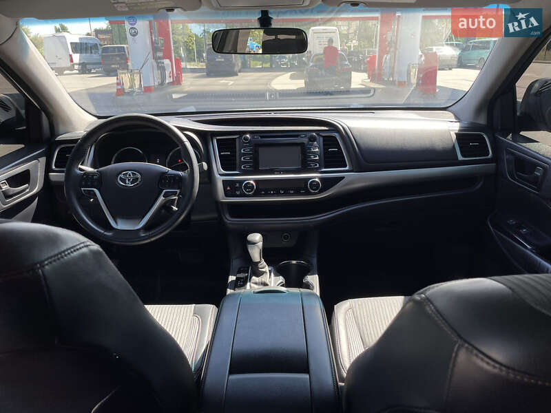 Внедорожник / Кроссовер Toyota Highlander 2015 в Кривом Роге фото 14 Внедорожник / Кроссовер Toyota Highlander 2015 в Кривом Роге