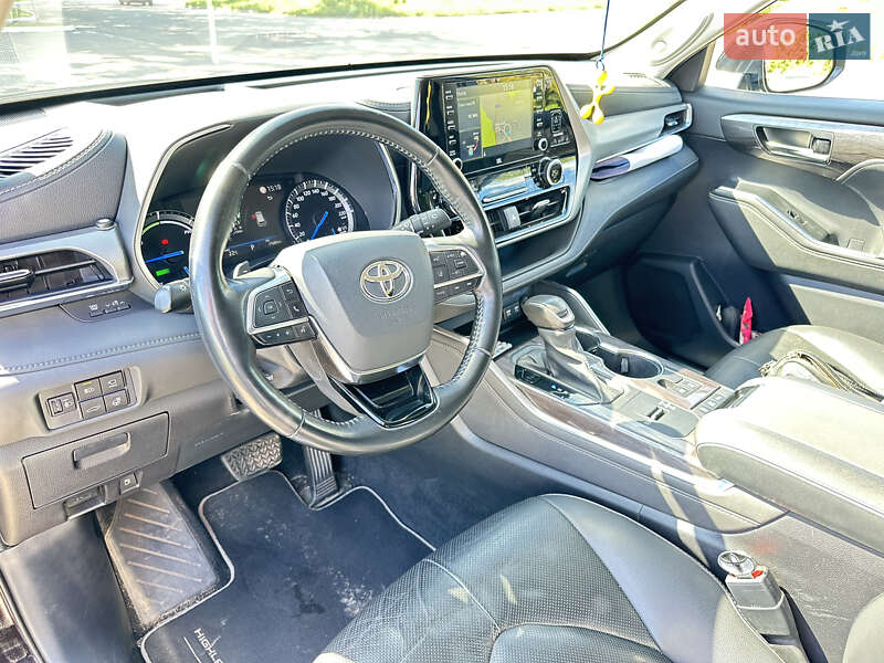 Внедорожник / Кроссовер Toyota Highlander 2021 в Полтаве фото 4 Внедорожник / Кроссовер Toyota Highlander 2021 в Полтаве