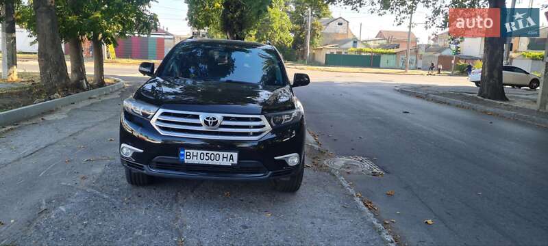 Внедорожник / Кроссовер Toyota Highlander 2012 в 