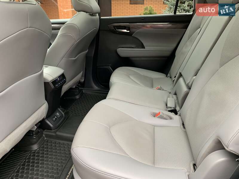 Позашляховик / Кросовер Toyota Highlander 2020 в Кривому Розі