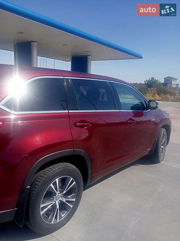 Позашляховик / Кросовер Toyota Highlander 2018 в Херсоні