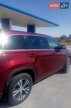 Внедорожник / Кроссовер Toyota Highlander 2018 в 