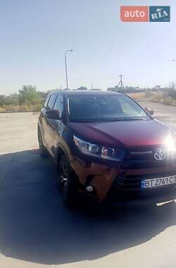 Внедорожник / Кроссовер Toyota Highlander 2018 в 