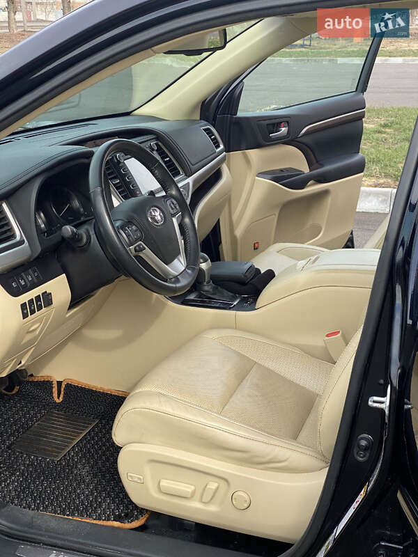 Внедорожник / Кроссовер Toyota Highlander 2015 в Харькове