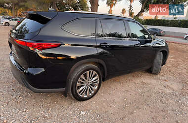 Внедорожник / Кроссовер Toyota Highlander 2022 в 