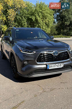 Внедорожник / Кроссовер Toyota Highlander 2023 в Кропивницком