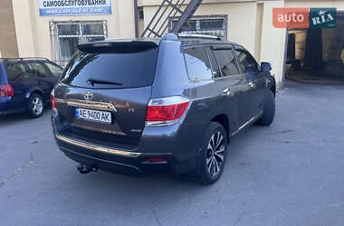 Внедорожник / Кроссовер Toyota Highlander 2012 в 