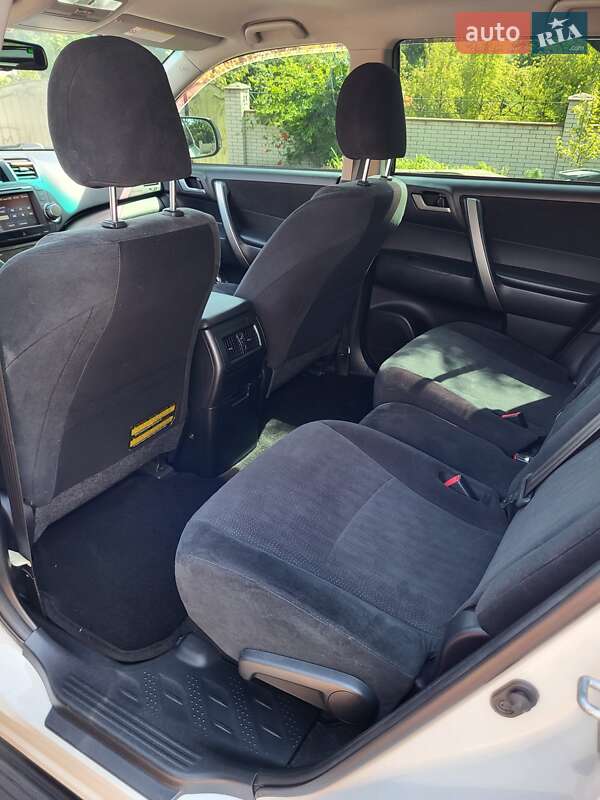 Внедорожник / Кроссовер Toyota Highlander 2011 в Обухове