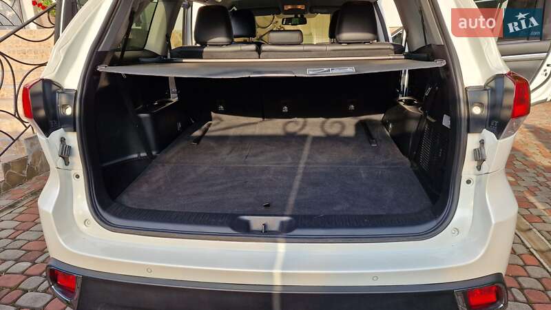 Внедорожник / Кроссовер Toyota Highlander 2018 в Ровно