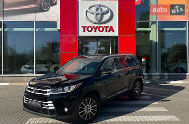 Внедорожник / Кроссовер Toyota Highlander 2017 в Запорожье