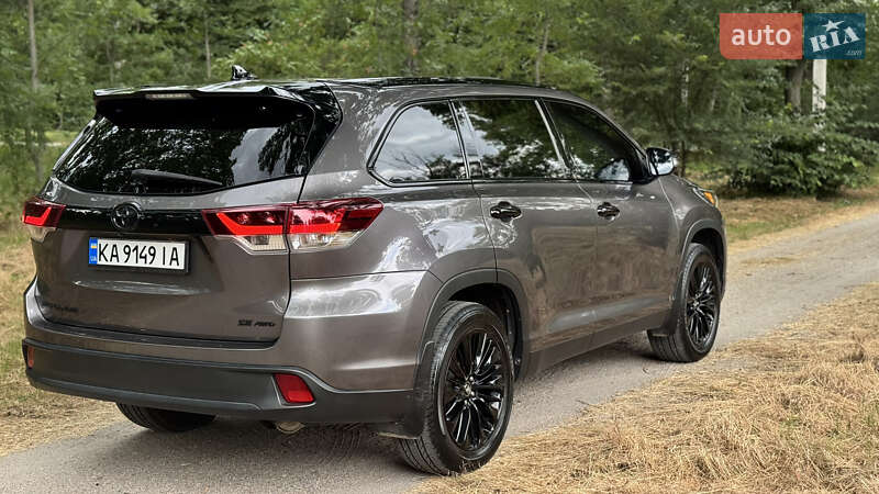 Внедорожник / Кроссовер Toyota Highlander 2019 в Кропивницком