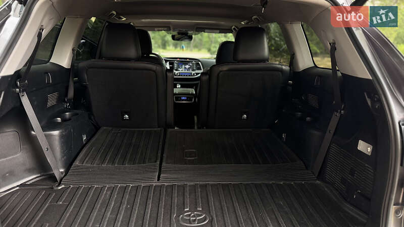 Внедорожник / Кроссовер Toyota Highlander 2019 в Кропивницком