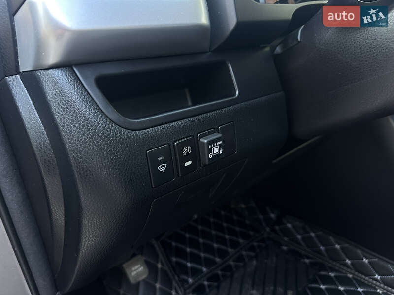 Позашляховик / Кросовер Toyota Highlander 2016 в Путивлі