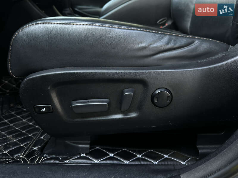 Позашляховик / Кросовер Toyota Highlander 2016 в Путивлі