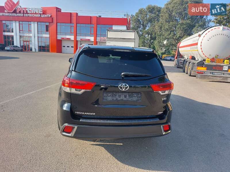 Внедорожник / Кроссовер Toyota Highlander 2017 в Днепре
