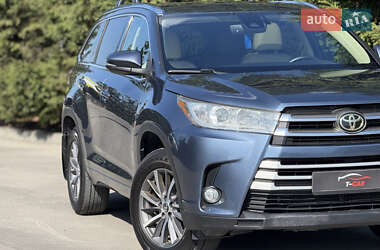 Внедорожник / Кроссовер Toyota Highlander 2017 в 