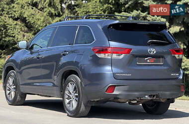 Внедорожник / Кроссовер Toyota Highlander 2017 в 
