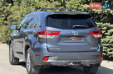 Внедорожник / Кроссовер Toyota Highlander 2017 в 