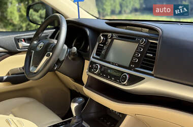 Внедорожник / Кроссовер Toyota Highlander 2017 в 