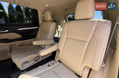 Внедорожник / Кроссовер Toyota Highlander 2017 в 