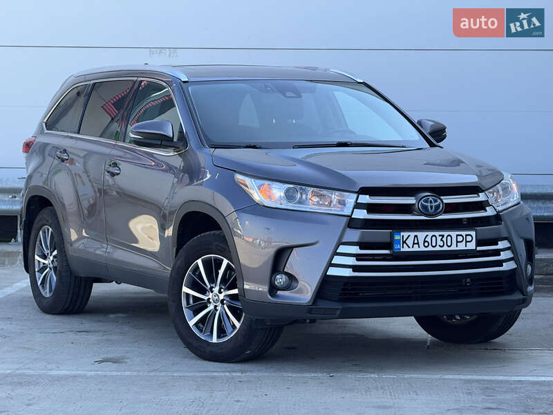 Внедорожник / Кроссовер Toyota Highlander 2018 в 