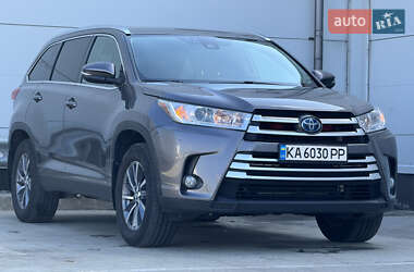 Внедорожник / Кроссовер Toyota Highlander 2018 в 