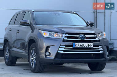 Внедорожник / Кроссовер Toyota Highlander 2018 в 
